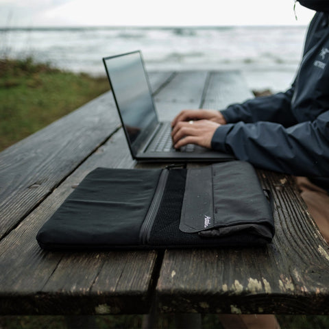 "孭得過" 手提電腦保護袋 Matador Laptop Base Layer (預訂貨品，5月21日送出)